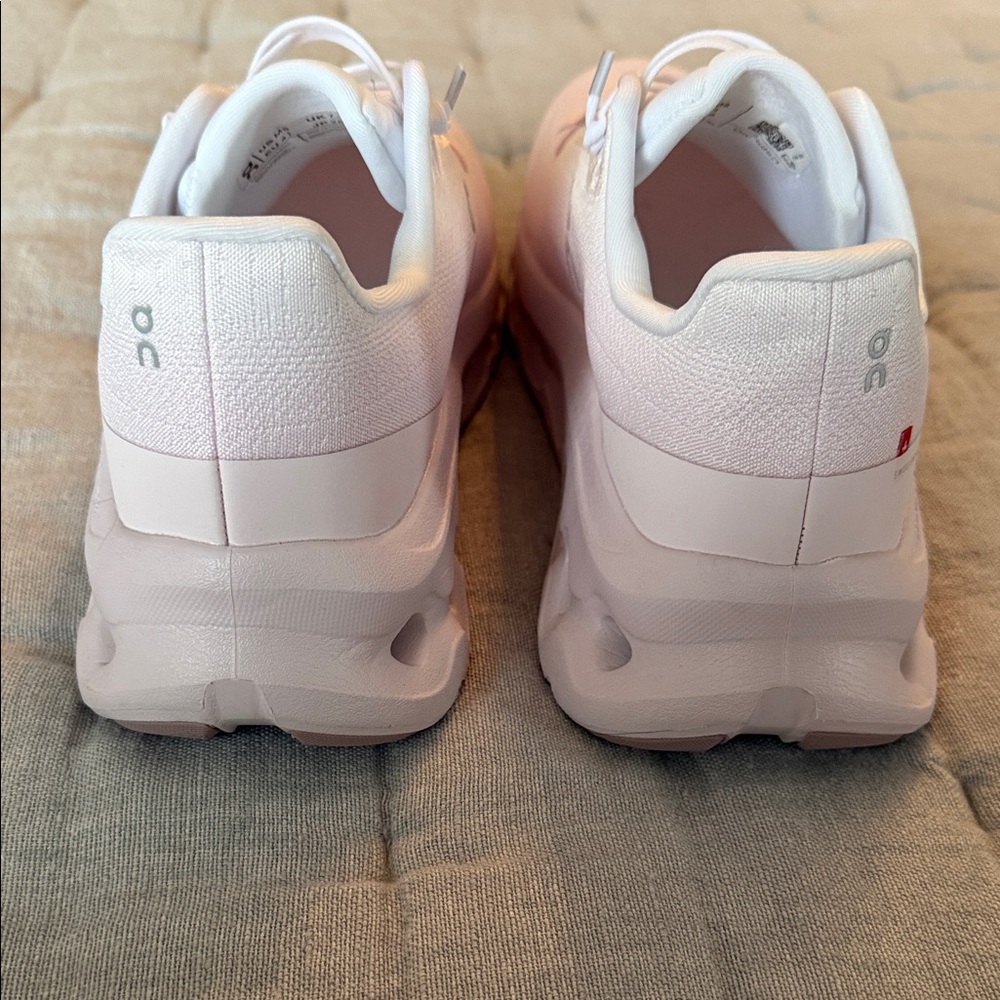 On Running sized for men 8 Light Pink Cloud Sneakers - Picture 6 of 7